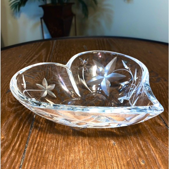 Mikasa Mon Amour Etched Flowers Crystal Heart Bowl Candy Dish - Picture 1 of 9
